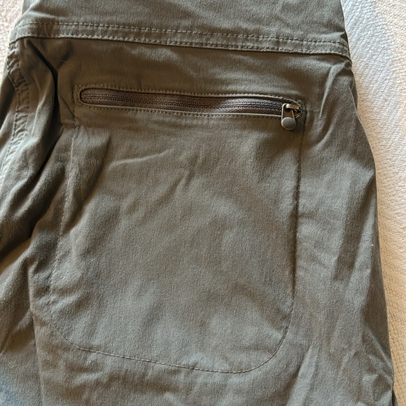 L.L. Bean Water -Repellant Comfort Trail Pants Mid-Rise Cropped Pants - Picture 9 of 14
